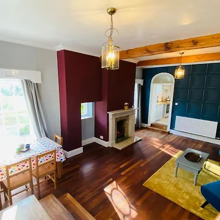 Prázdninový dům Unique Country Estate Nr Mountains &