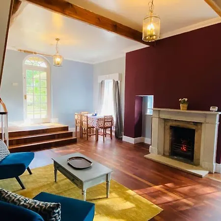 Unique Country Estate Nr Mountains & Tatil Evi